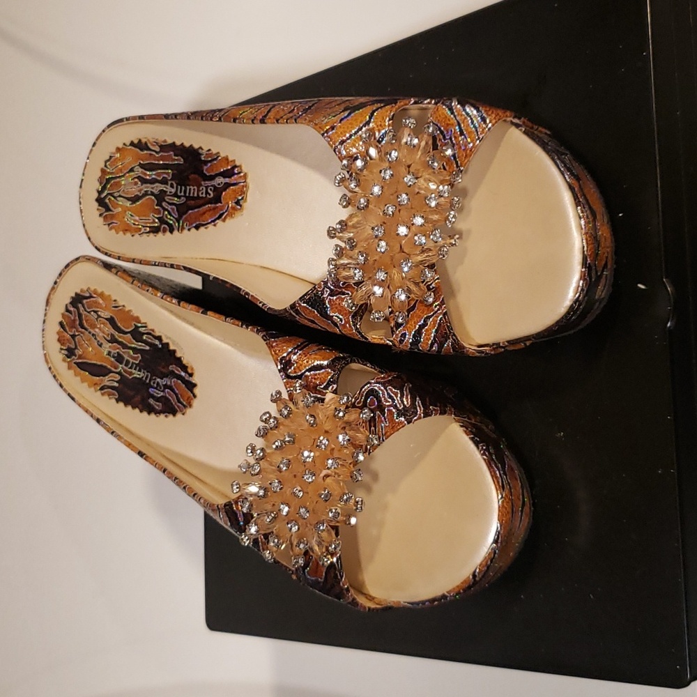 Pierre Dumas Cute-5 Size 8 Brown and Tan Slides